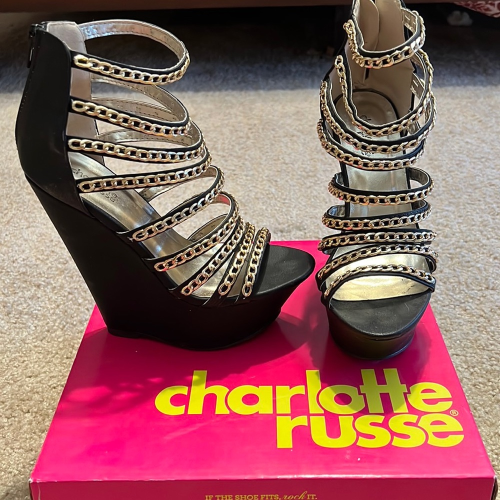 Charlotte Russe, Size 6, Style: Pilar 16